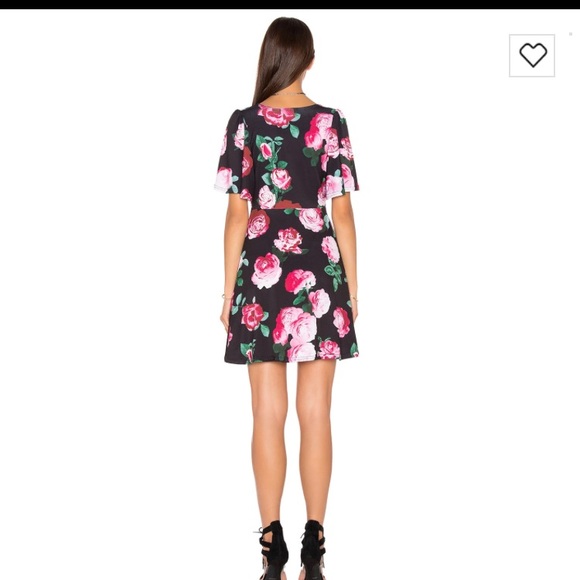 Low V-neck dress - Picture 3 of 7